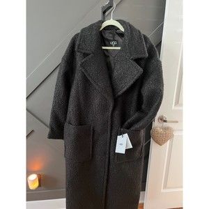 UGG Hattie Teddy Coat in Black M